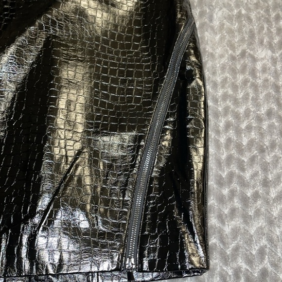 Guess Maleka Mini Croc-Embossed Faux-Leather Skirt. Size Large. Lined. Black - Picture 3 of 16